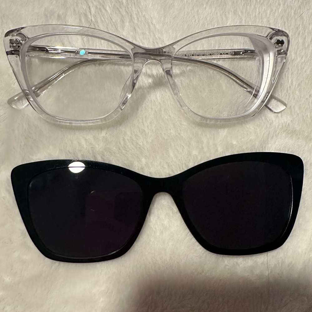 Pair eyewear Wanda’s in clear with sunglasses topper